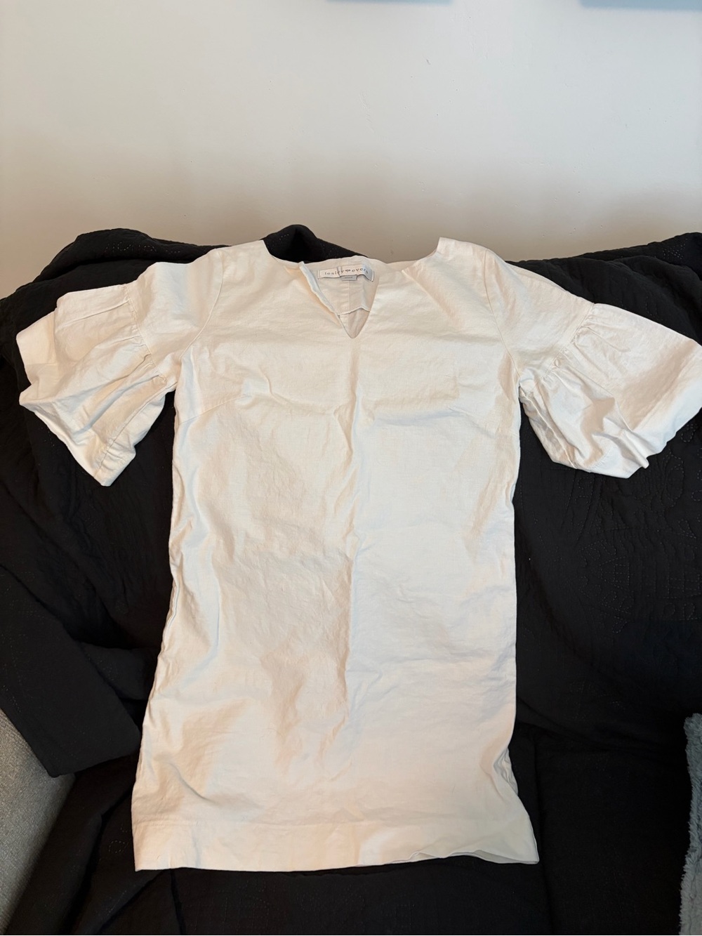 White V-Notch Puff Sleeve Dress Tee